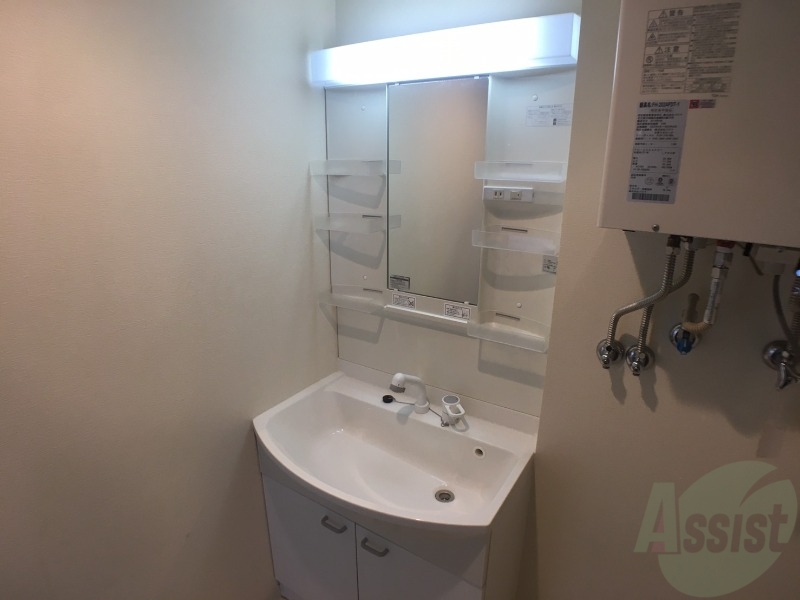 洗面設備　洗面台。身支度にはかかせないですよね～。