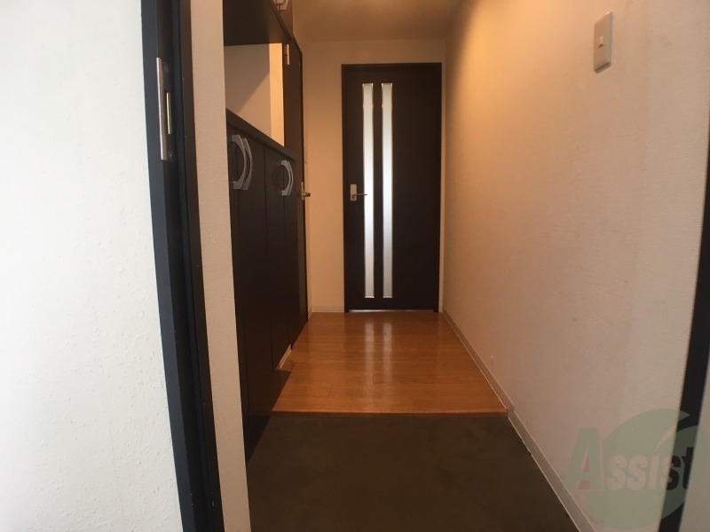 玄関　玄関の様子です。明るい印象ですね。気分もあがりそう。