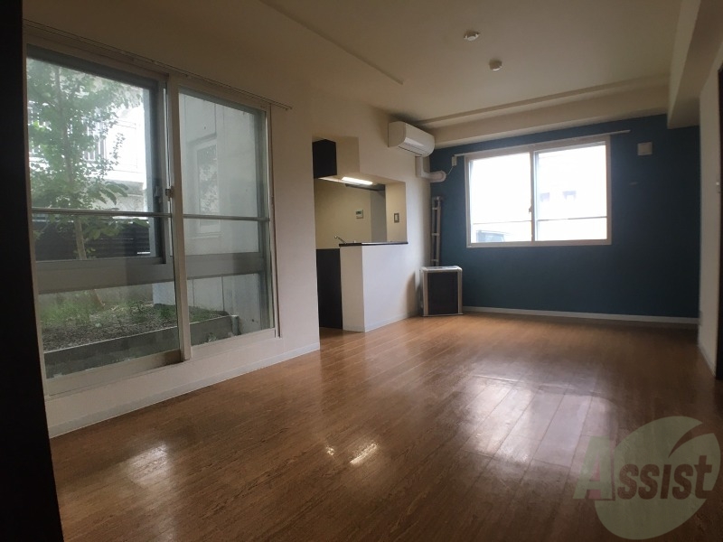 居室・リビング　１３．２帖のＬＤＫです。広々として、きれいですね。