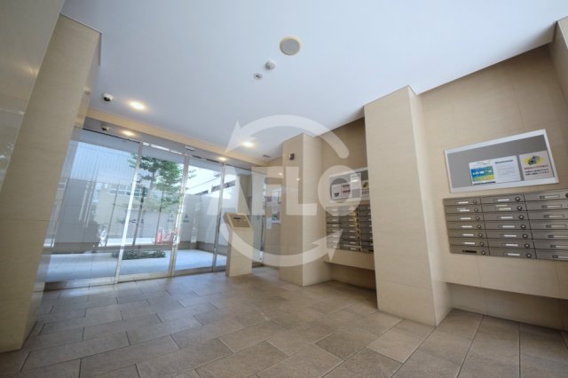 エントランス　コスモリード谷町六丁目　キレイな外観