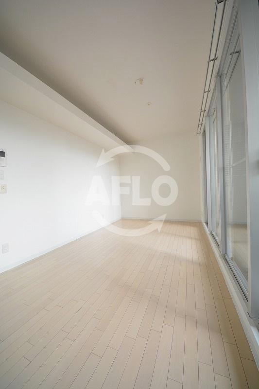 居室・リビング　コスモリード谷町六丁目　８帖の広さ