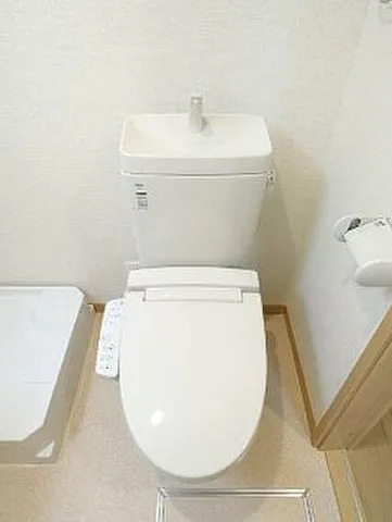 トイレ　落ち着いた色調のトイレです♪
