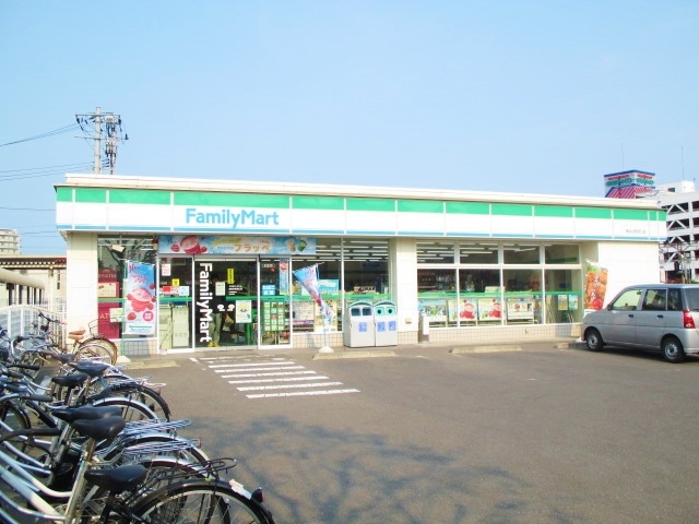 コンビニ　ファミリーマート南仙台駅西口店（コンビニ）まで75m