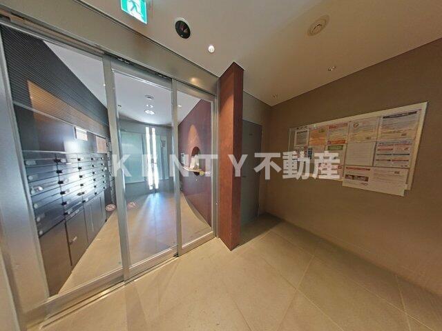 エントランス　落ち着いたエントランスです