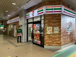 コンビニ　セブンイレブン小田急狛江店（コンビニ）まで180m