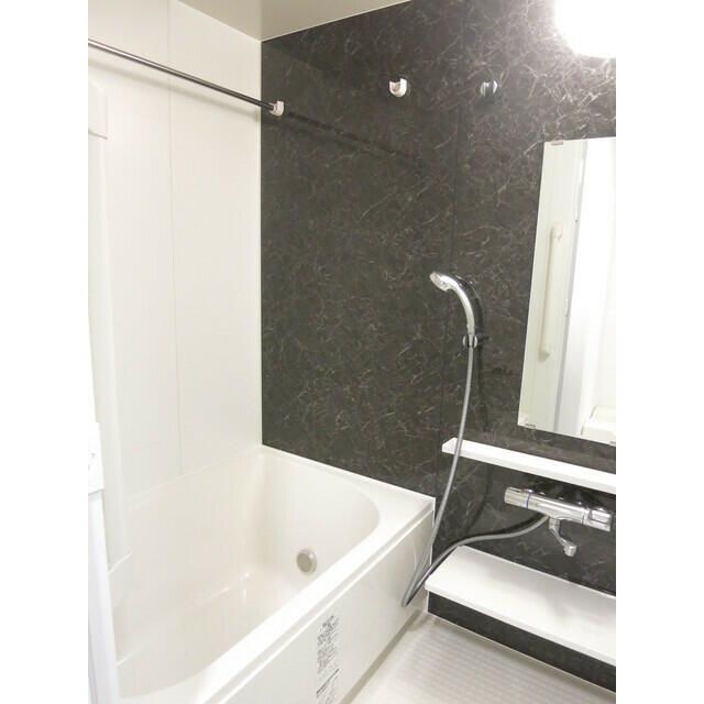 バス・シャワールーム　落ち着いた空間のお風呂です