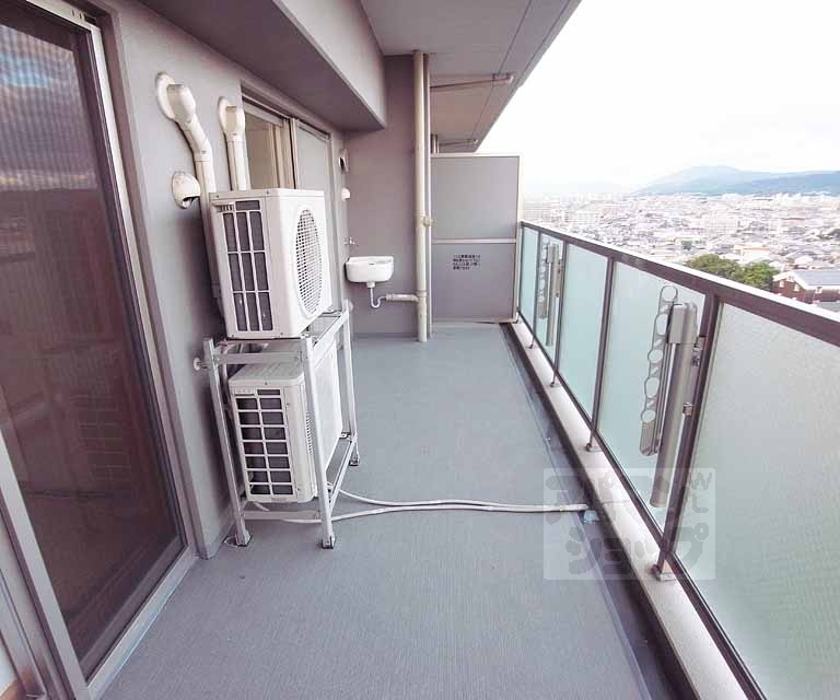 バルコニー　見晴しの良い東向きのバルコニー。