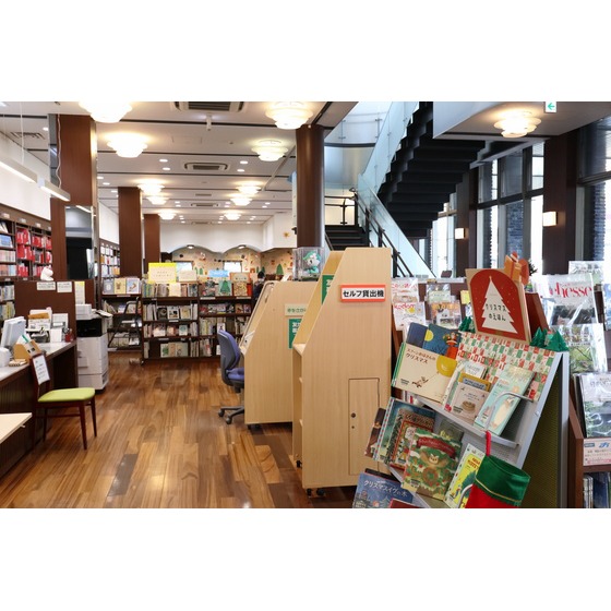 図書館　軽井沢町立中軽井沢図書館（図書館）まで2829m