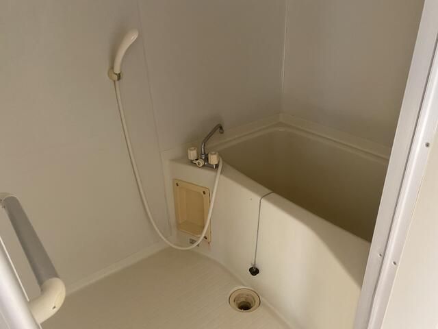 バス・シャワールーム　ゆったり過ごせるお風呂です