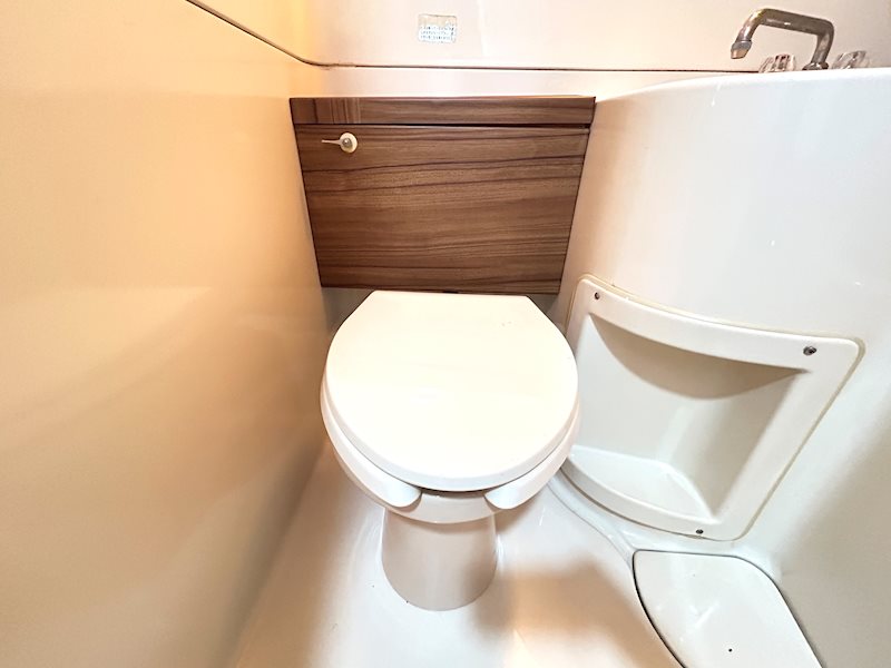 トイレ　※写真は105号室です。