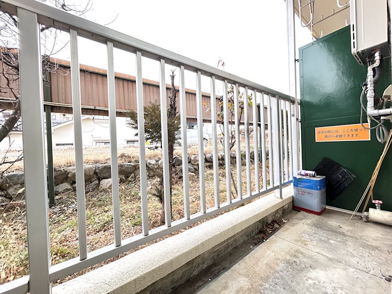 バルコニー　※写真は105号室です。