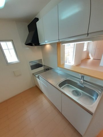 キッチン　コンパクトなキッチンで掃除もラクラク