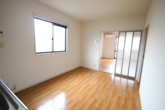 居室・リビング　※別部屋の写真です