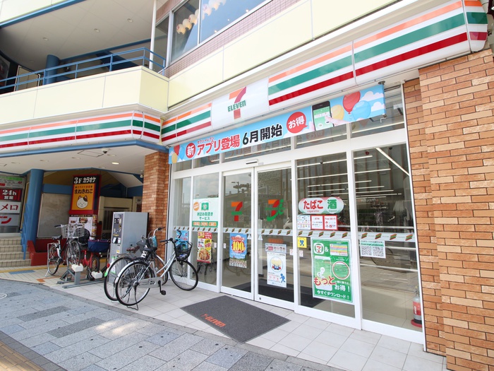 コンビニ　セブンイレブン（コンビニ）まで341m