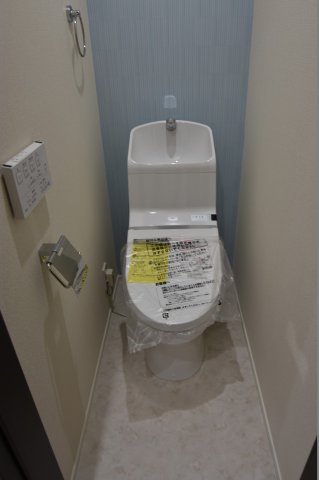 トイレ　温水洗浄便座です。