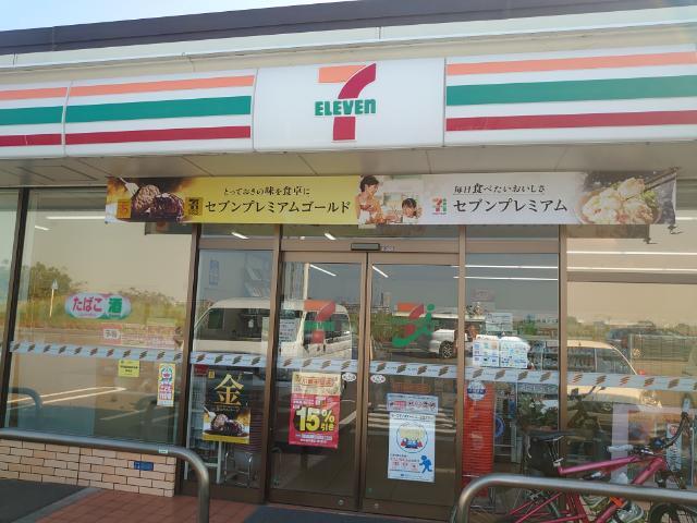 コンビニ　セブンイレブン川崎布田店（コンビニ）まで705m