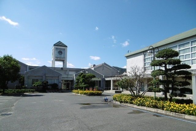 中学校　高美が丘中学校（中学校）まで850m