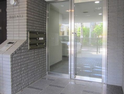 エントランス　ゆとりのあるエントランスです