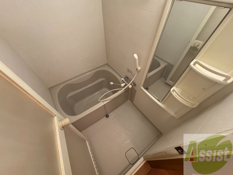 バス・シャワールーム　ユニットバスです。疲れを癒すのに欠かせませんね！