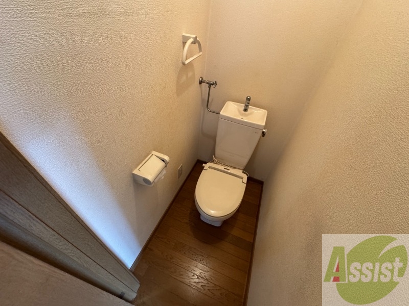 トイレ　こちらはトイレです。清潔感があり、安心して使用できます。