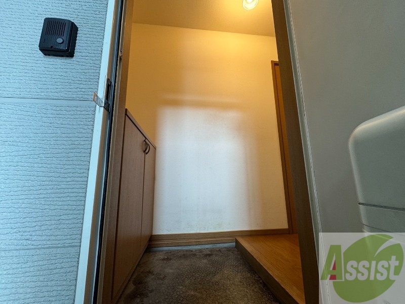 玄関　玄関の様子です。明るい印象ですね。気分もあがりそう。