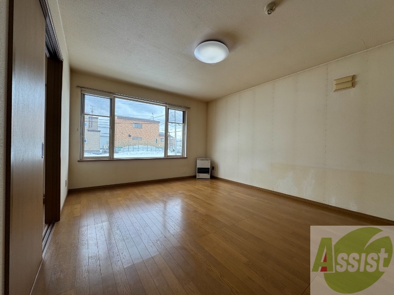 居室・リビング　広くてキレイなお部屋が広がっていて、充実した生活が送れそう。