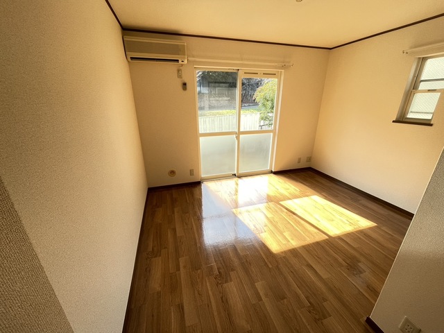 居室・リビング　別号室参考写真