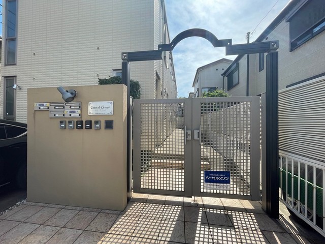 エントランス　安心のセキュリティー：オートロック