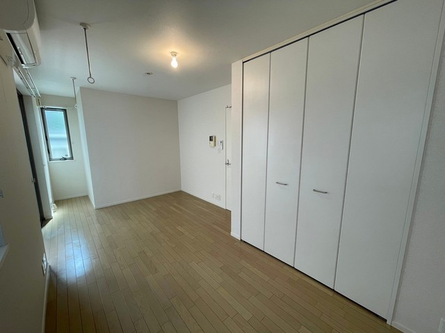 居室・リビング　角部屋★