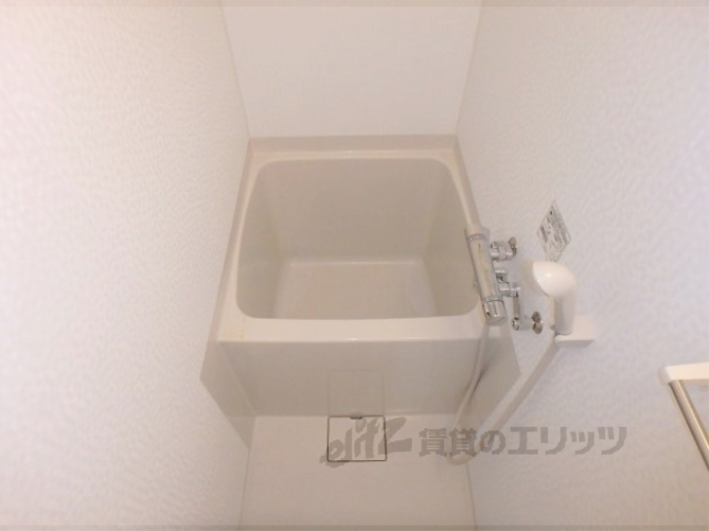 バス・シャワールーム　お風呂とトイレは別々です。