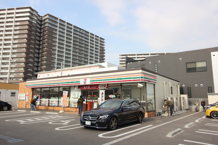 コンビニ　セブンイレブン（コンビニ）まで10m