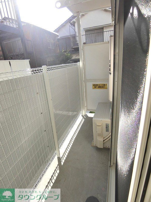 バルコニー　1階はテラス、2.3階はバルコニー