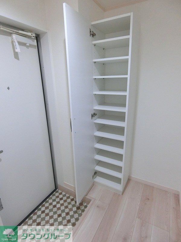 玄関　シューズボックスは棚の高さが調節可能でブーツも置けます！室…