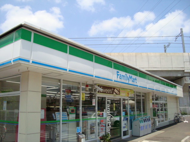 その他　ファミリーマート（その他）まで560m