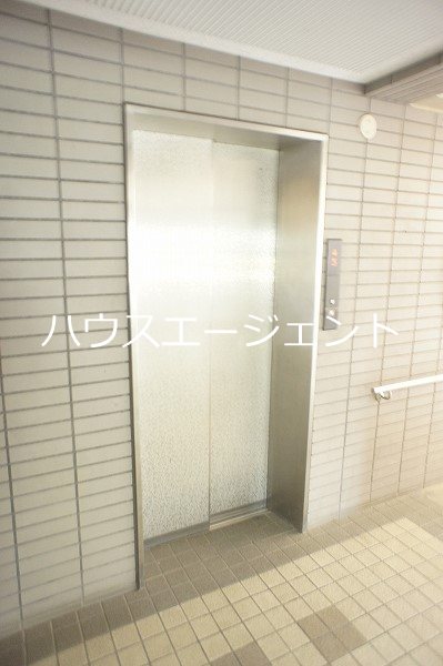 その他　エレベーターです。