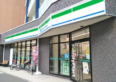 コンビニ　ファミリーマート大森東産業道路店（コンビニ）まで219m