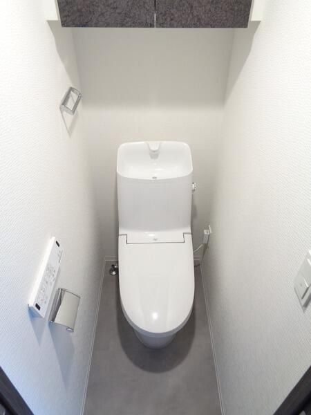 トイレ　※他号室参考写真（反転）