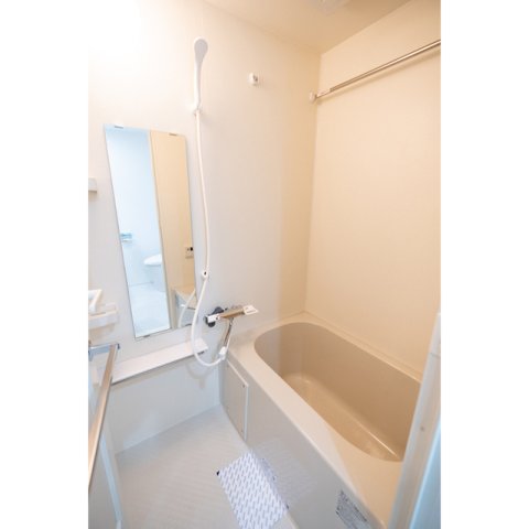 バス・シャワールーム　コンパクトで使いやすいお風呂です