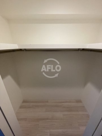 収納　セレニテ難波リアン　ウォークインクローゼット