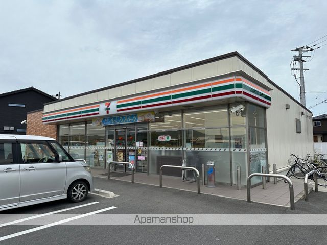 コンビニ　セブンイレブン（コンビニ）まで756m