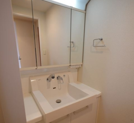 洗面設備　別部屋参考写真です