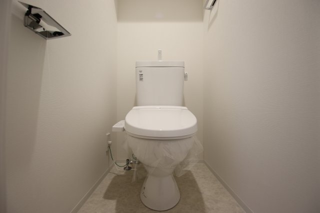 トイレ　※別号室の参考写真のため、現状優先となります。