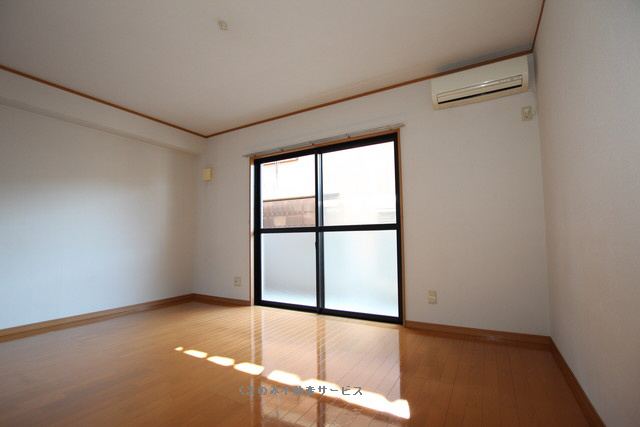 居室・リビング　ゆったりとした居間です コンフォール柿の木205号室　202