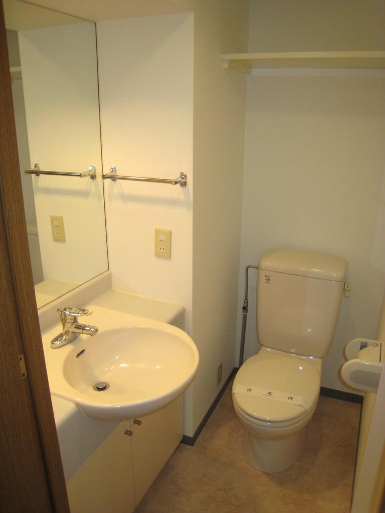 洗面設備　独立洗面化粧台付きです