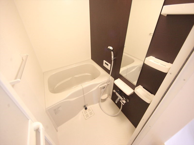 バス・シャワールーム　浴室暖房乾燥機付　追い焚き・オートバス機能付お風呂