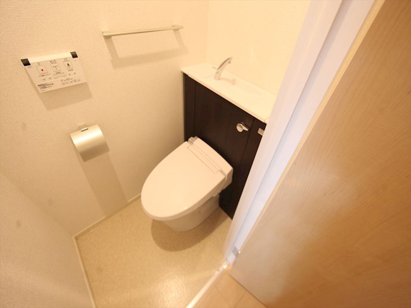 トイレ　温水洗浄暖房便座付トイレ