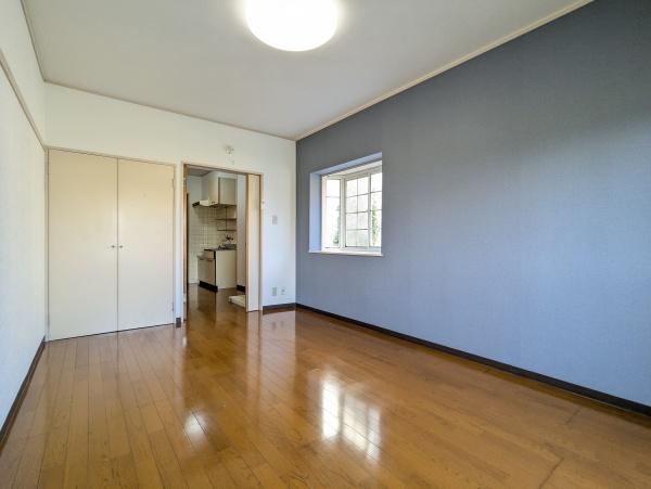 居室・リビング　出窓付きでお部屋が明るくなります☆