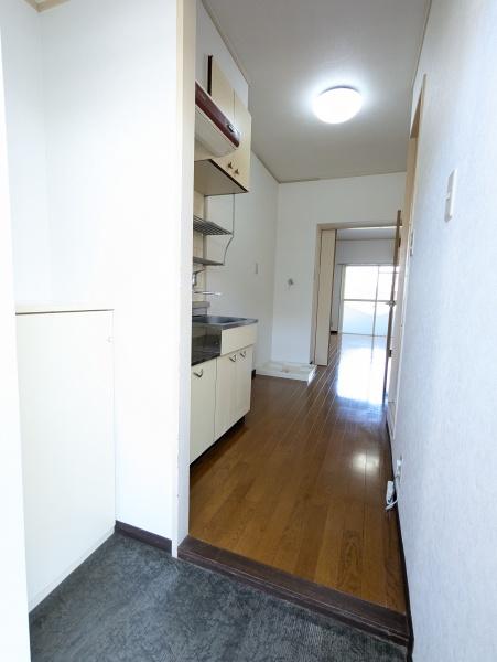 玄関　玄関を開けるとこんな感じです♪