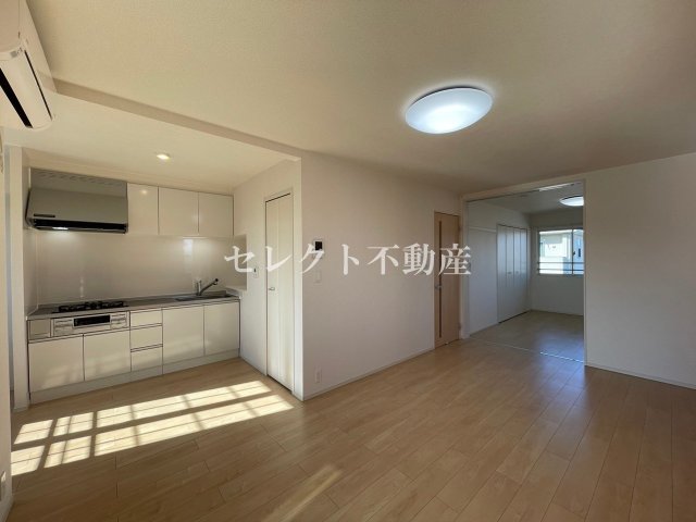 居室・リビング　【 ＮＭＯＮ・IIIＬ】こちらのリビングで趣味の時間をお楽しみく