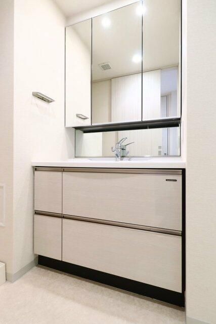 洗面設備　脱衣スペースもあります